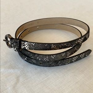 FINA FIRENZE Skinny Gray-Silver Leather Belt